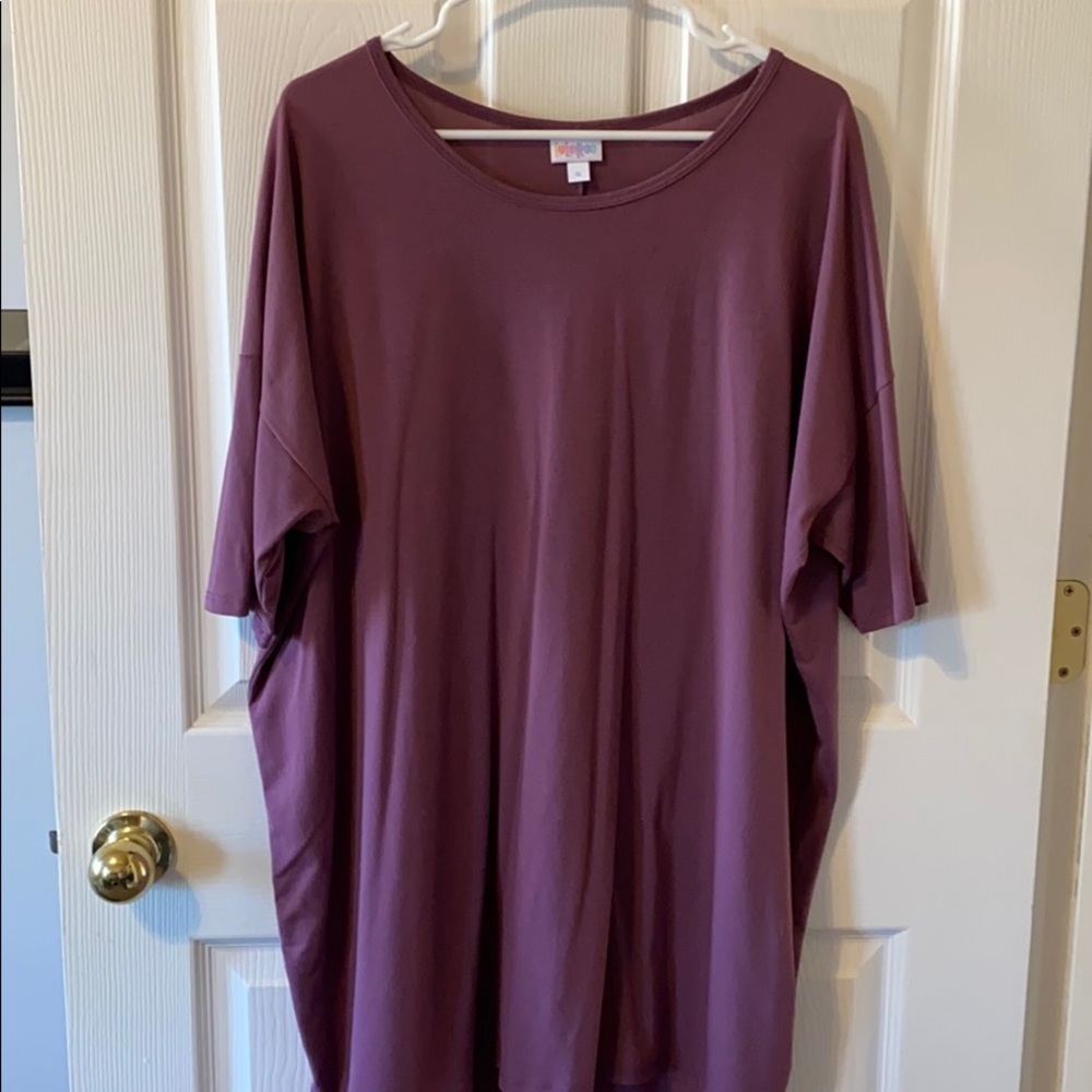 Lula Roe Irma Shirt; Size XL